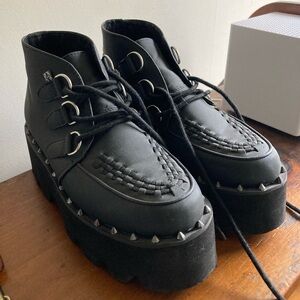 Tuk Creepers Size 8
